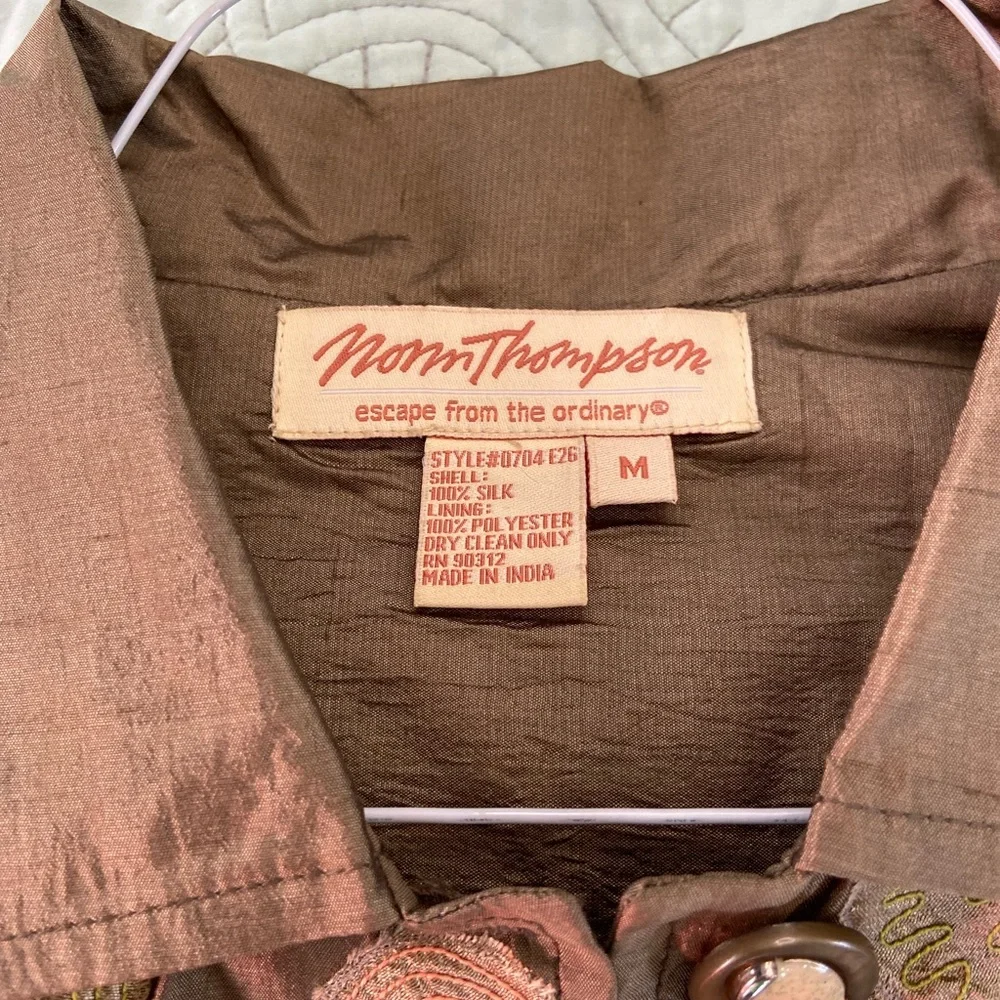 Cute top - Picture 2 of 2